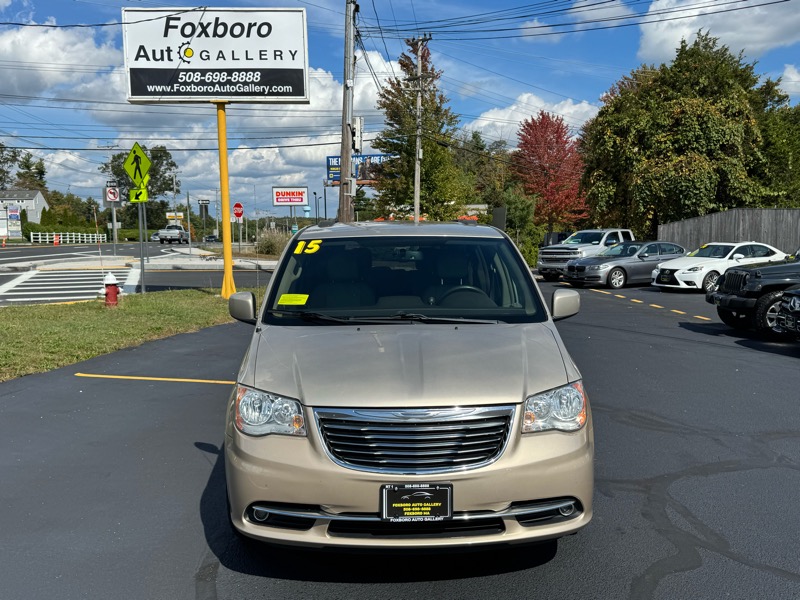 2015 Chrysler Town & Country Touring photo 2