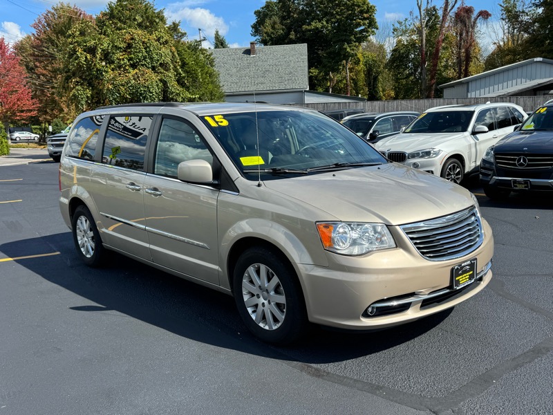 2015 Chrysler Town & Country Touring photo 3