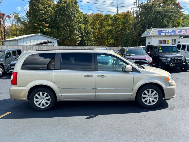 2015 Chrysler Town & Country Touring photo 4