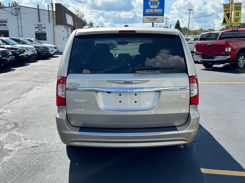 2015 Chrysler Town & Country Touring photo 6