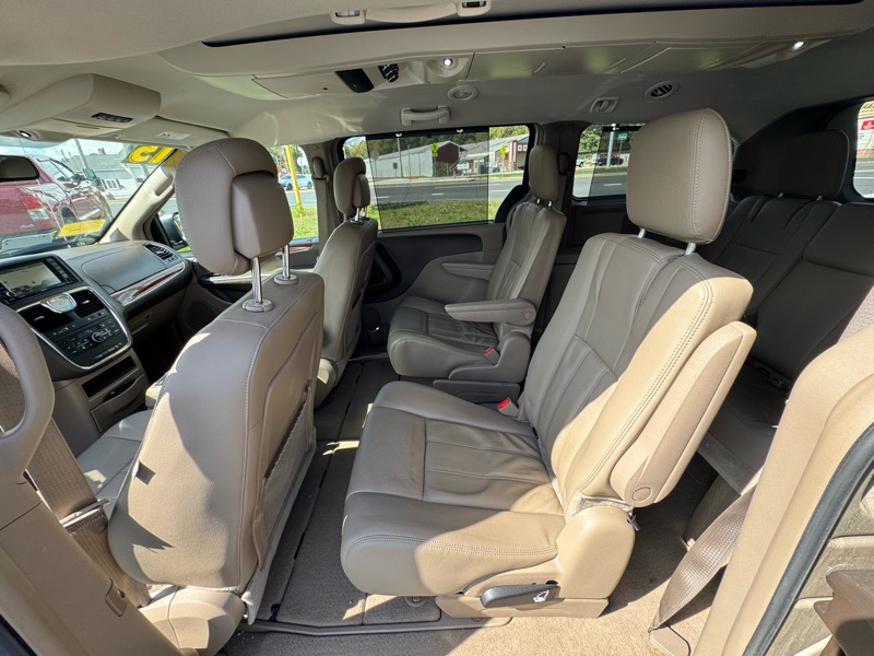2015 Chrysler Town & Country Touring photo 10