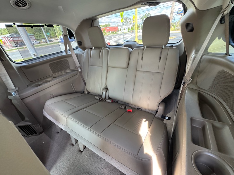 2015 Chrysler Town & Country Touring photo 11