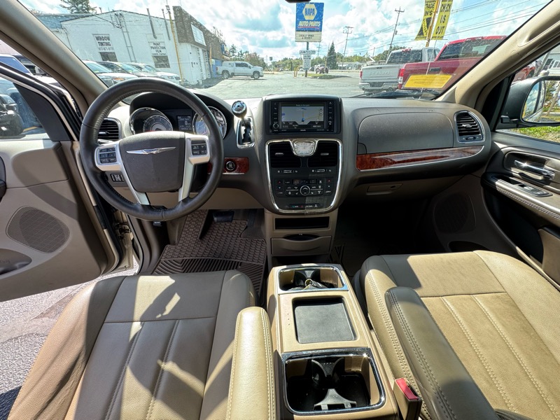 2015 Chrysler Town & Country Touring photo 13
