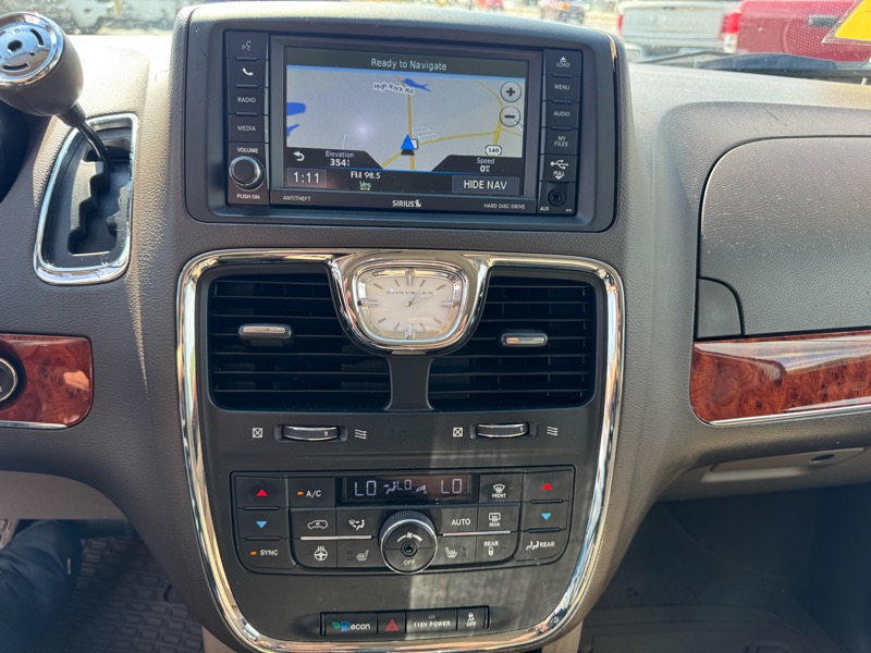 2015 Chrysler Town & Country Touring photo 18