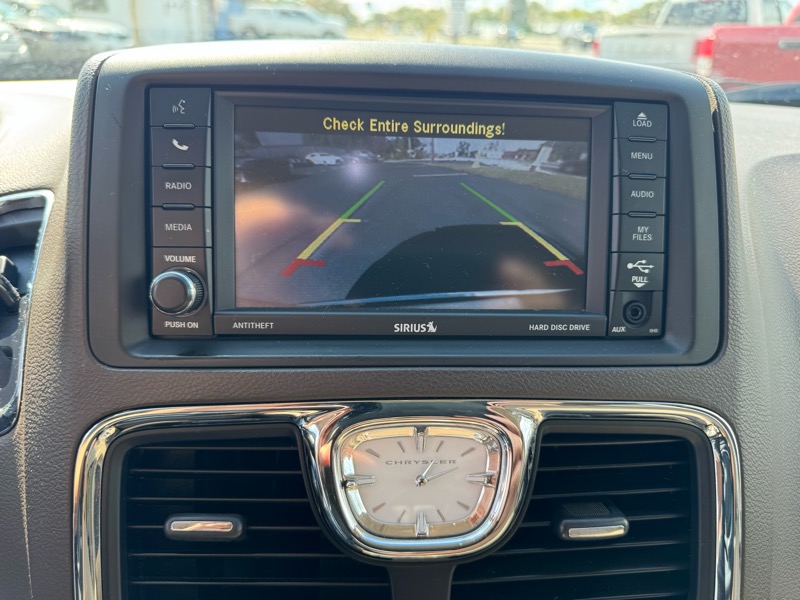 2015 Chrysler Town & Country Touring photo 19