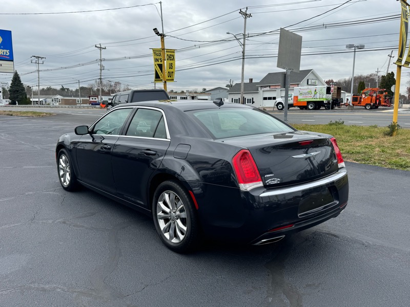 2015 Chrysler 300 Limited photo 3