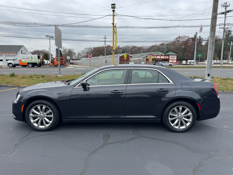 2015 Chrysler 300 Limited photo 4