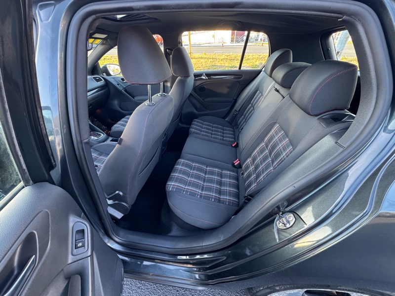 Volkswagen GTI 4dr HB DSG w/Conv & Sunroof 2011