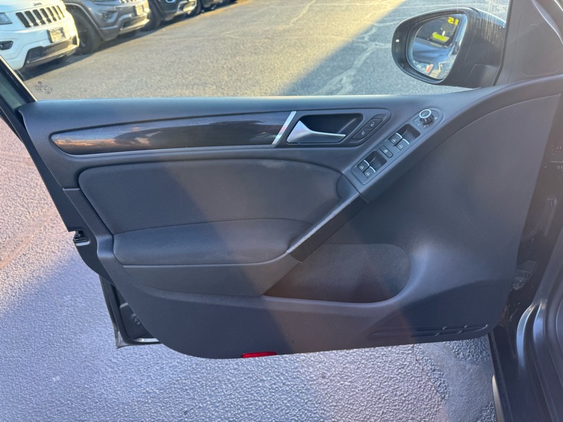 Volkswagen GTI 4dr HB DSG w/Conv & Sunroof 2011