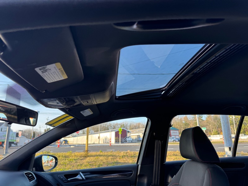 Volkswagen GTI 4dr HB DSG w/Conv & Sunroof 2011