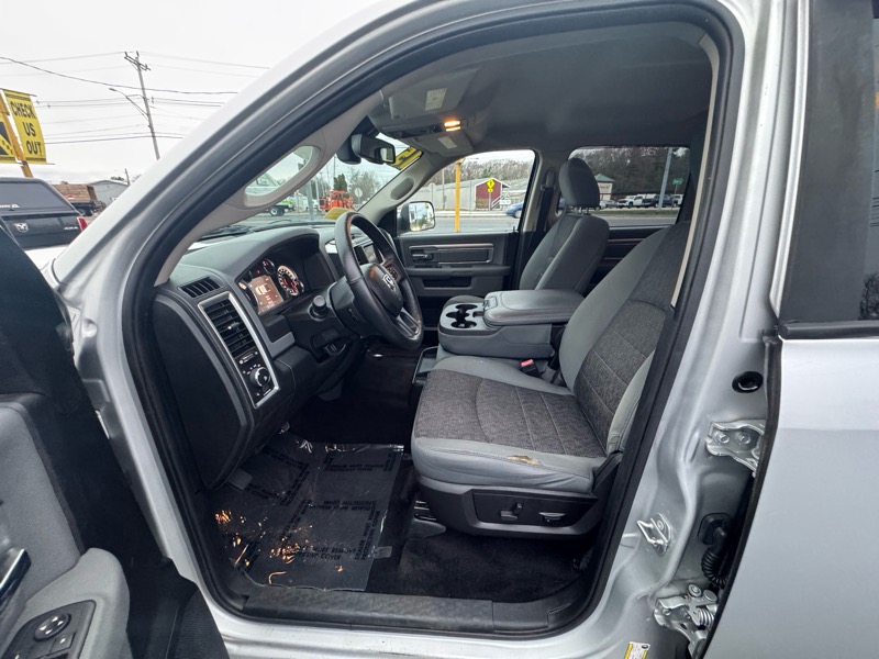 RAM 1500 SLT Crew Cab SWB 4WD 2015