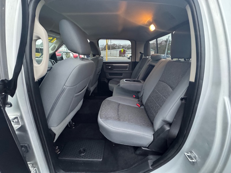 RAM 1500 SLT Crew Cab SWB 4WD 2015