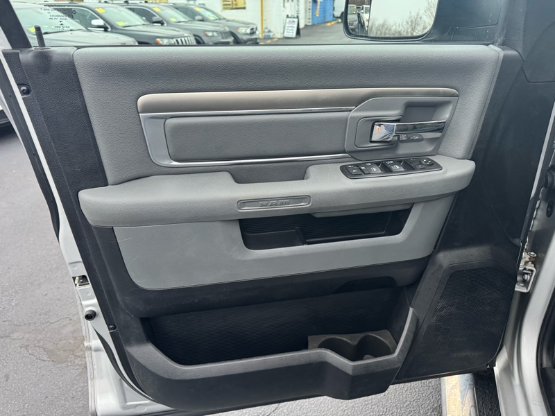 RAM 1500 SLT Crew Cab SWB 4WD 2015