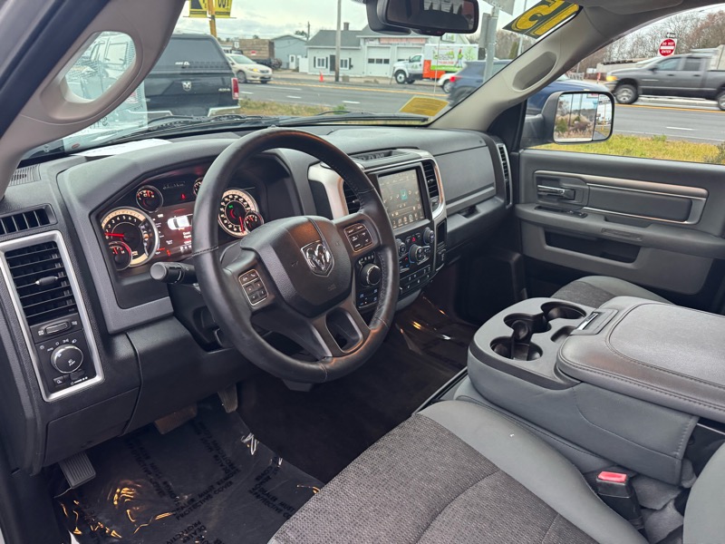 RAM 1500 SLT Crew Cab SWB 4WD 2015