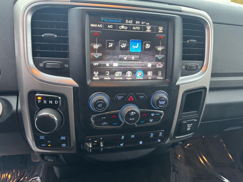 RAM 1500 SLT Crew Cab SWB 4WD 2015