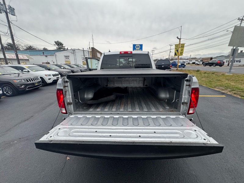 RAM 1500 SLT Crew Cab SWB 4WD 2015