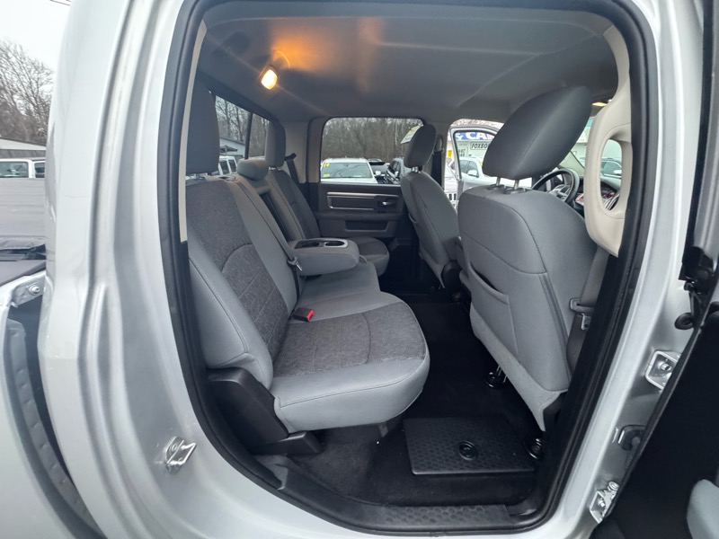 RAM 1500 SLT Crew Cab SWB 4WD 2015