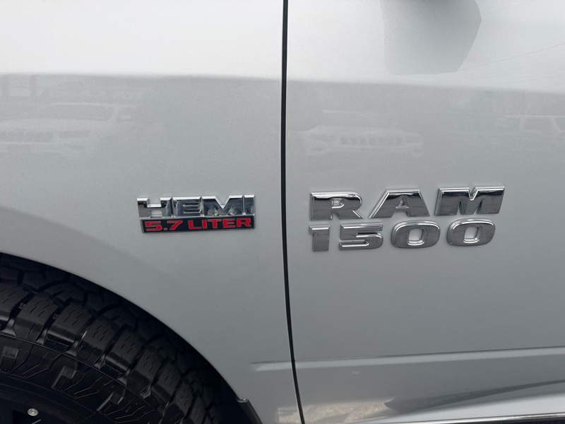 RAM 1500 SLT Crew Cab SWB 4WD 2015
