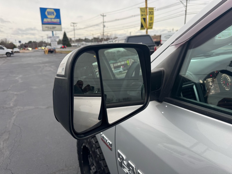 RAM 1500 SLT Crew Cab SWB 4WD 2015