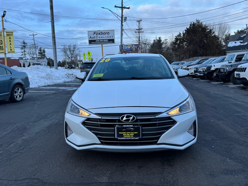 Hyundai Elantra SE 6AT 2020
