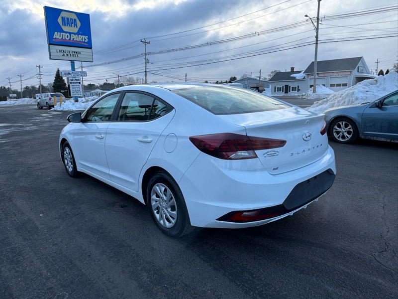 Hyundai Elantra SE 6AT 2020