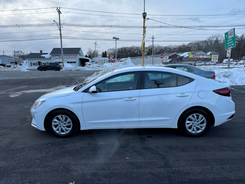 Hyundai Elantra SE 6AT 2020