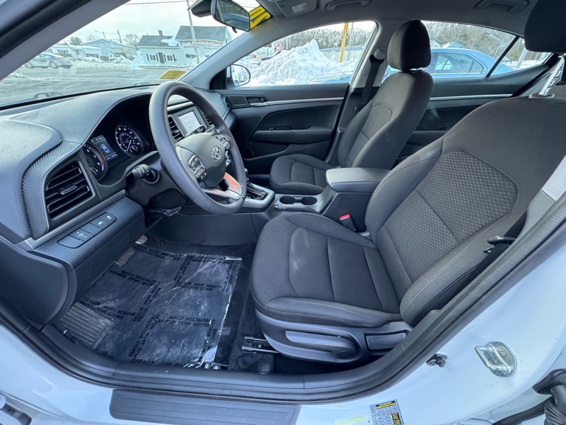 Hyundai Elantra SE 6AT 2020