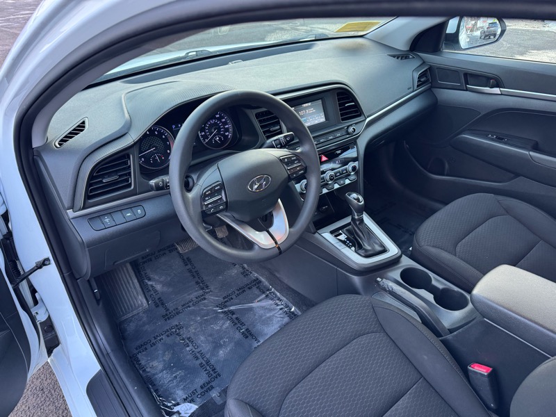 Hyundai Elantra SE 6AT 2020