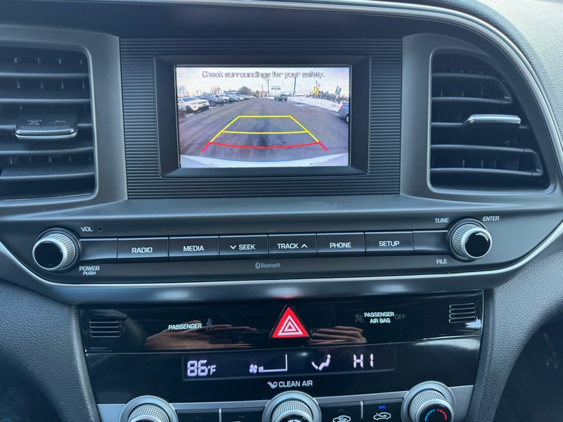 Hyundai Elantra SE 6AT 2020