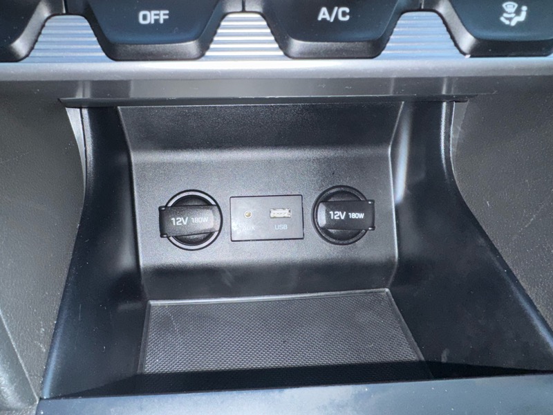 Hyundai Elantra SE 6AT 2020