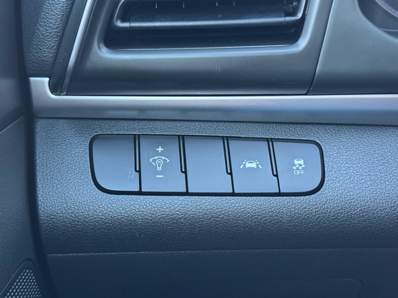 Hyundai Elantra SE 6AT 2020