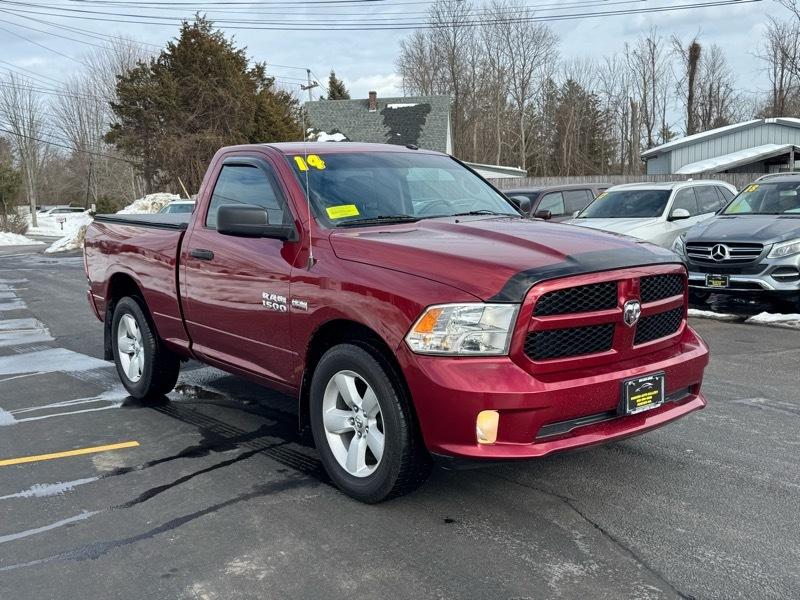 RAM 1500 Express 4x4 Reg Cab 6'4" Box 2014