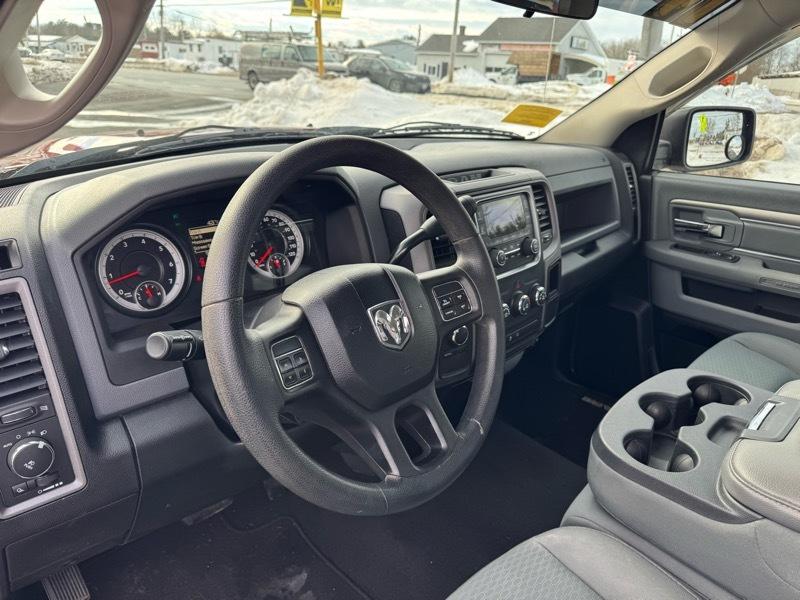 RAM 1500 Express 4x4 Reg Cab 6'4" Box 2014