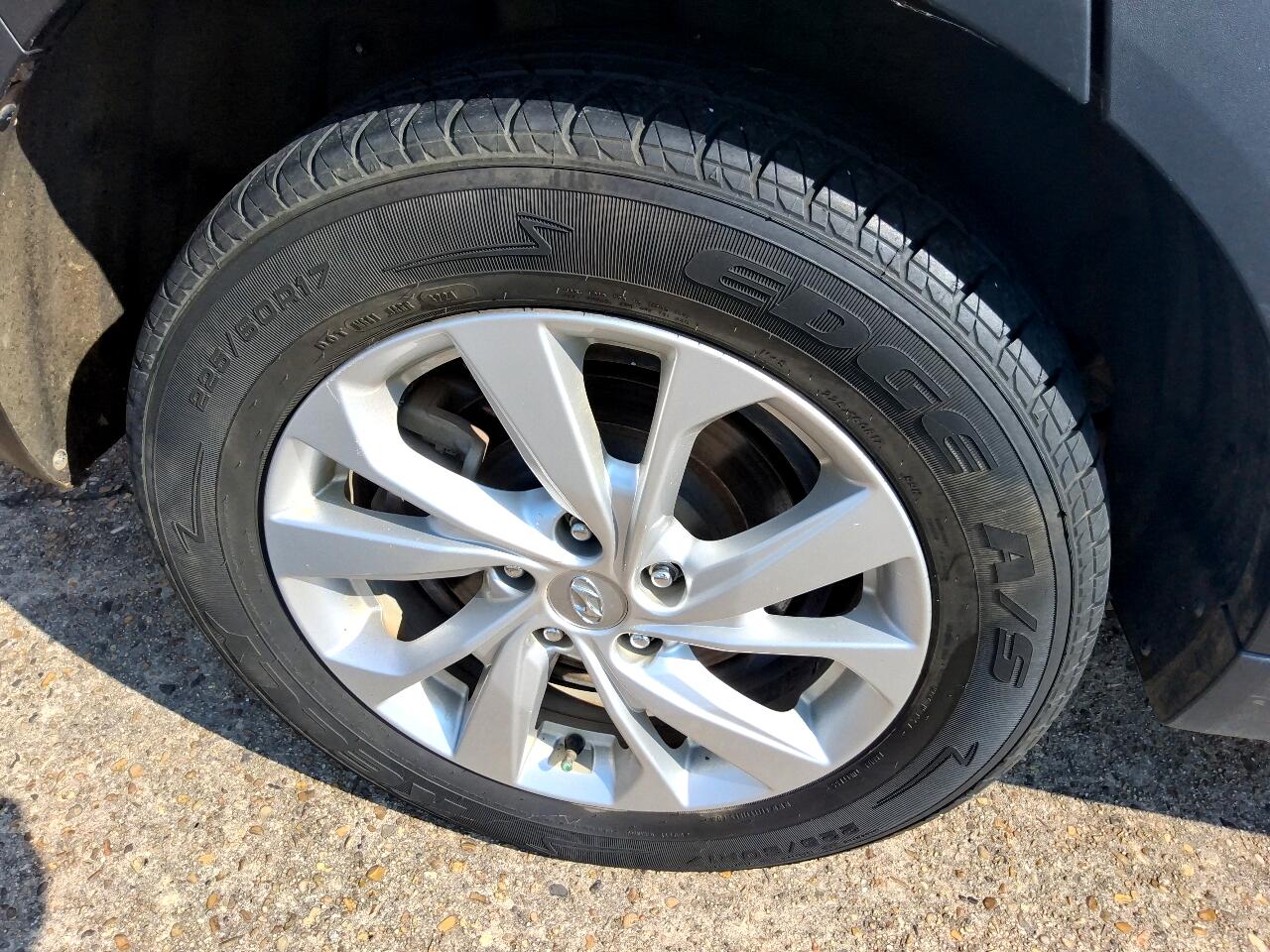 2019 Hyundai Tucson SE photo 3