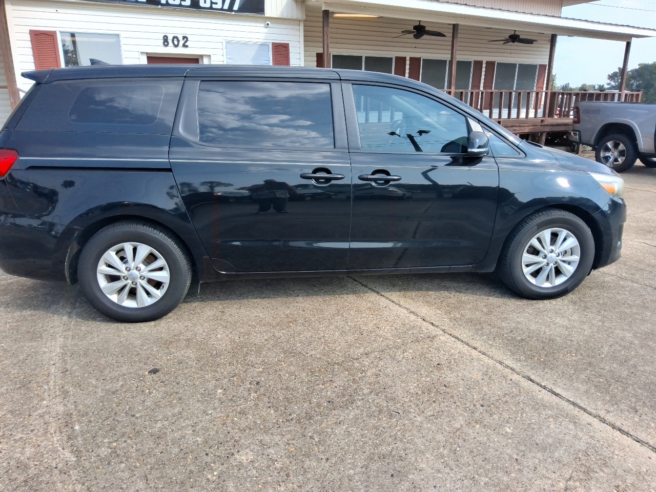 2017 Kia Sedona L photo 3