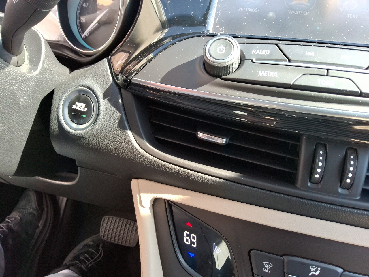 Buick Envision FWD 4dr Essence 2017