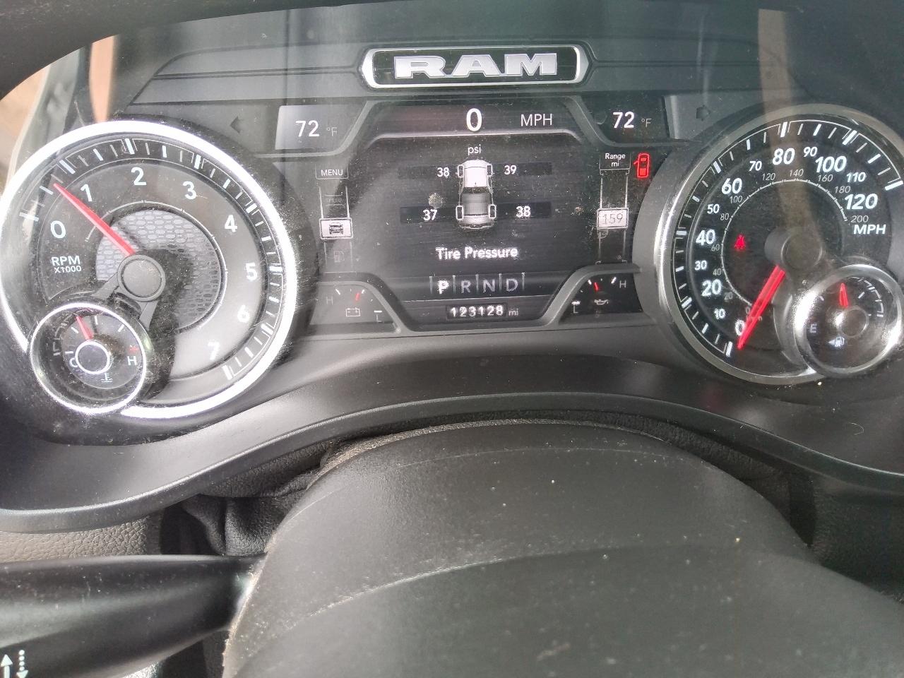 RAM 1500 Big Horn 4x4 Quad Cab 6'4" Box 2022