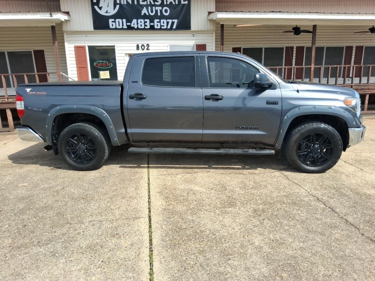 Toyota Tundra 4WD 1794 Edition CrewMax 5.5' Bed 5.7L FFV (Natl) 2018