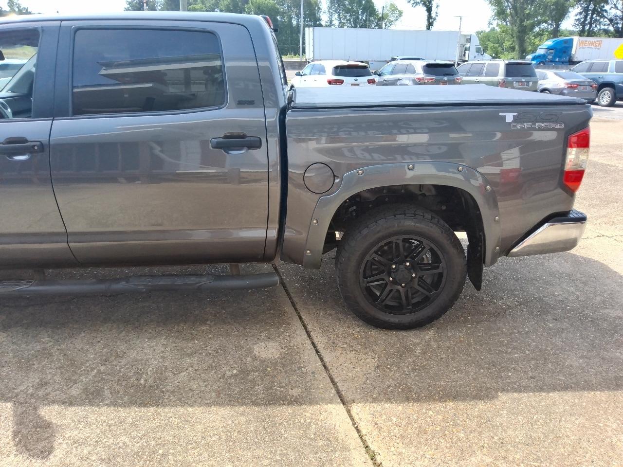 Toyota Tundra 4WD 1794 Edition CrewMax 5.5' Bed 5.7L FFV (Natl) 2018
