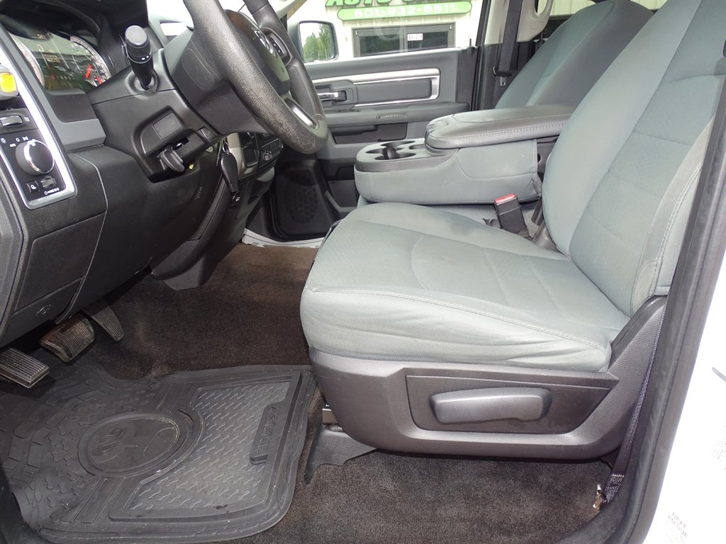 RAM 2500 4WD Crew Cab 149" SLT 2017 RAM 2500 4WD Crew Cab 149" SLT 2017