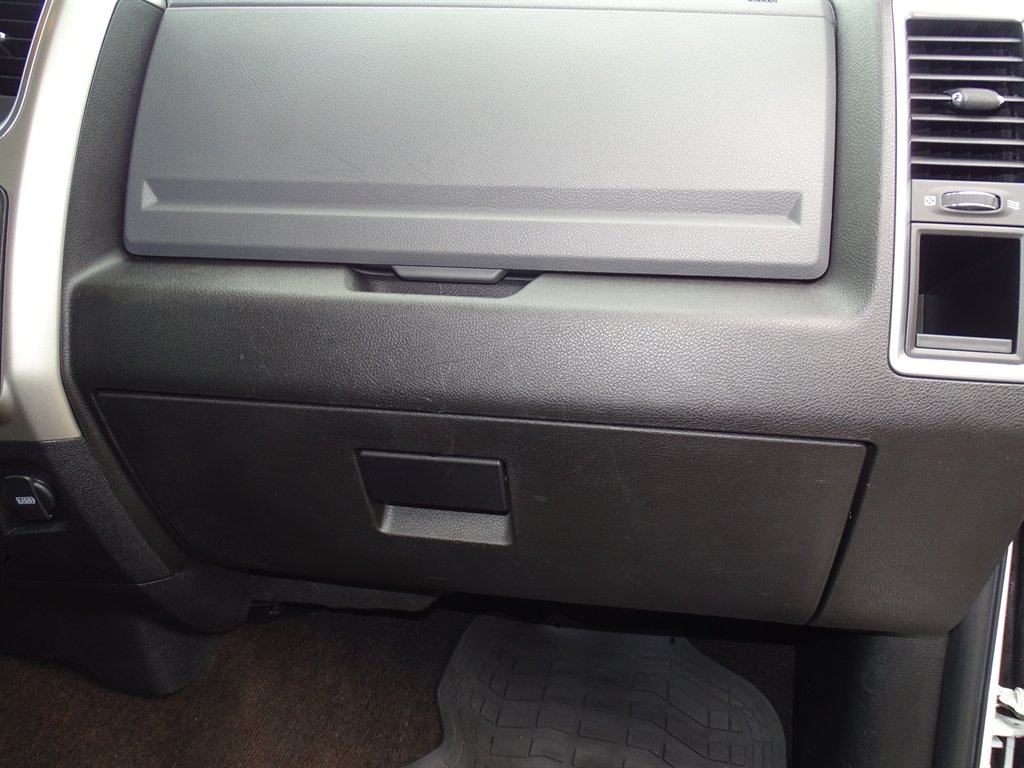 RAM 2500 4WD Crew Cab 149" SLT 2017 RAM 2500 4WD Crew Cab 149" SLT 2017