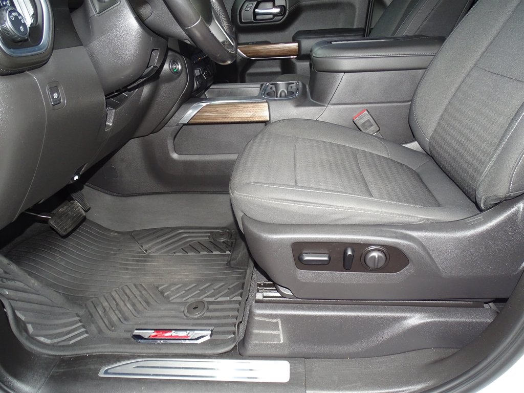 Chevrolet Silverado 1500 4WD Crew Cab 147" RST 2020