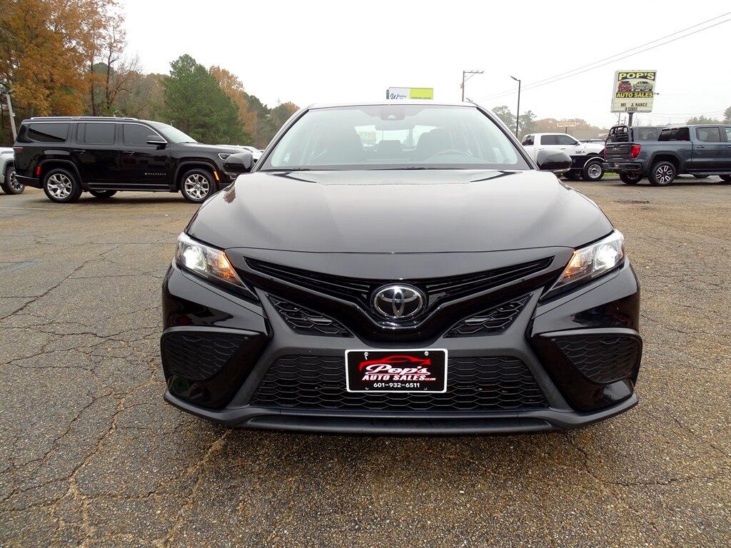 Toyota Camry Hybrid SE Nightshade CVT (Natl) 2023