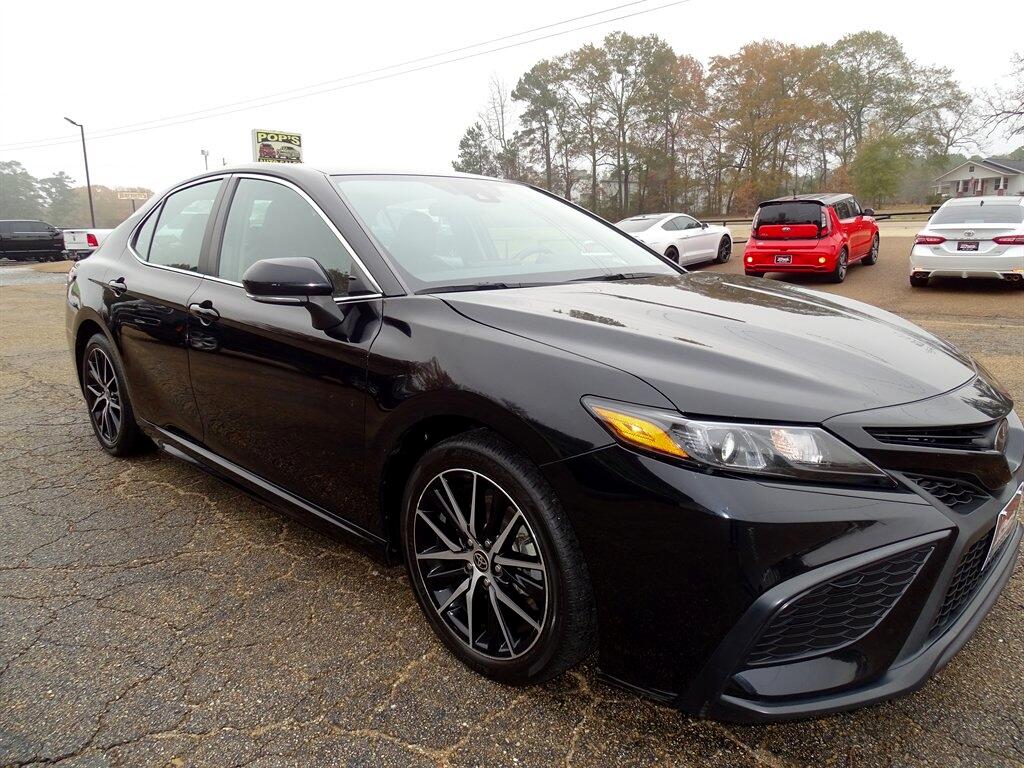 Toyota Camry Hybrid SE Nightshade CVT (Natl) 2023