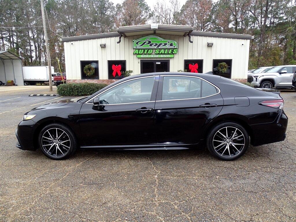 Toyota Camry Hybrid SE Nightshade CVT (Natl) 2023