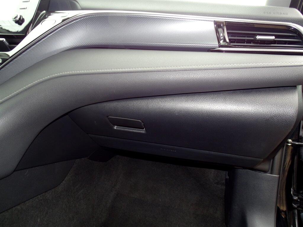 Toyota Camry Hybrid SE Nightshade CVT (Natl) 2023