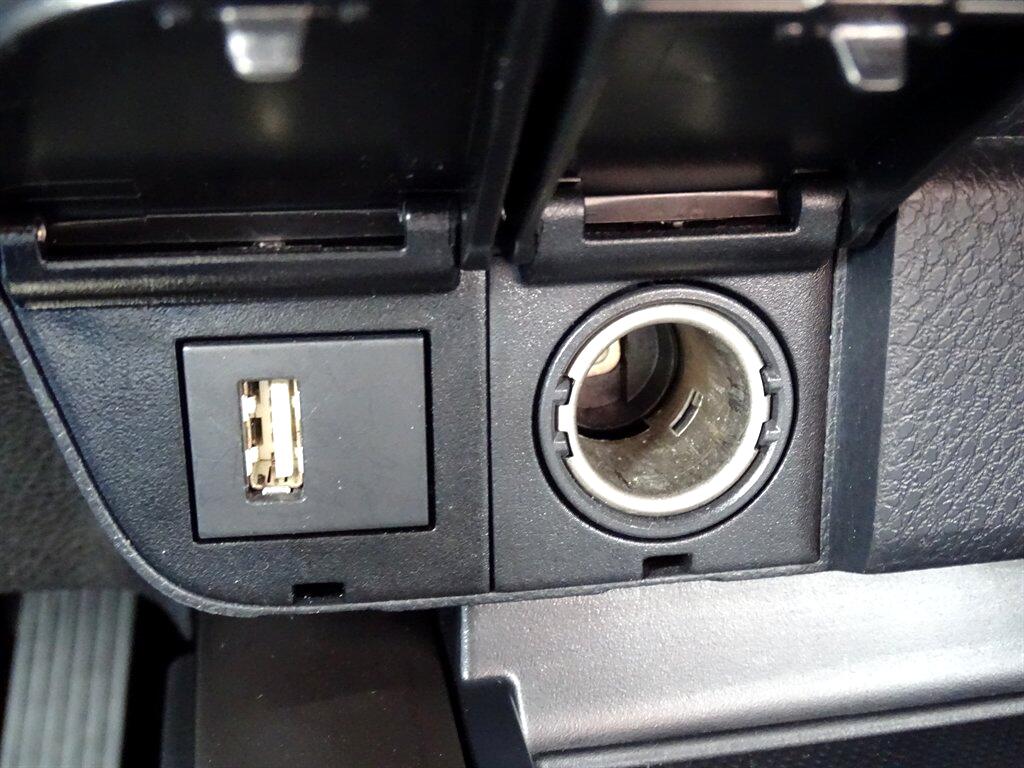 Toyota Camry Hybrid SE Nightshade CVT (Natl) 2023