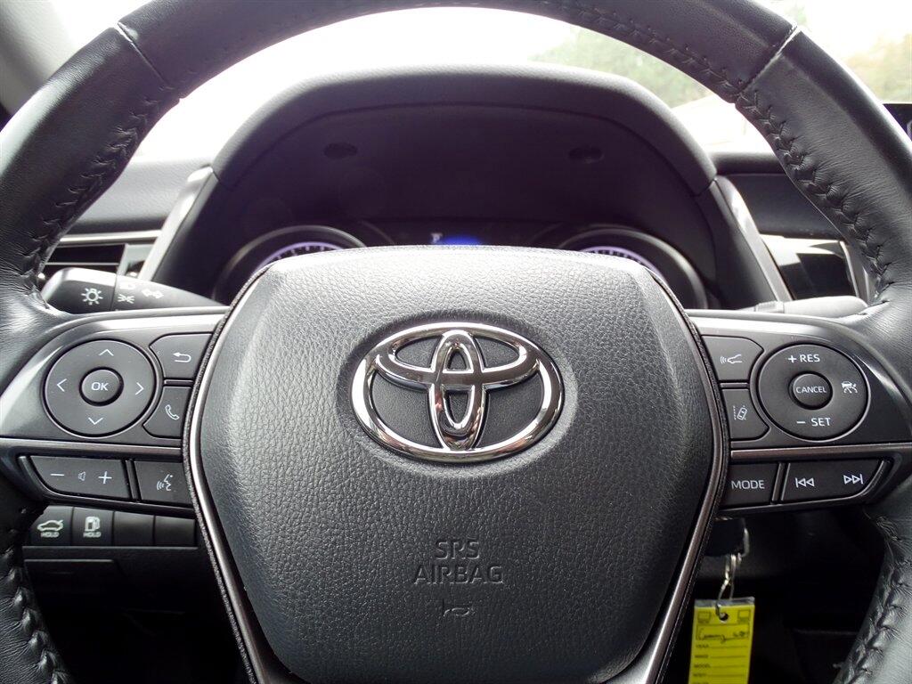 Toyota Camry Hybrid SE Nightshade CVT (Natl) 2023