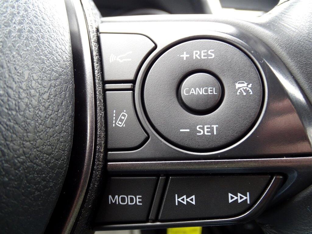 Toyota Camry Hybrid SE Nightshade CVT (Natl) 2023