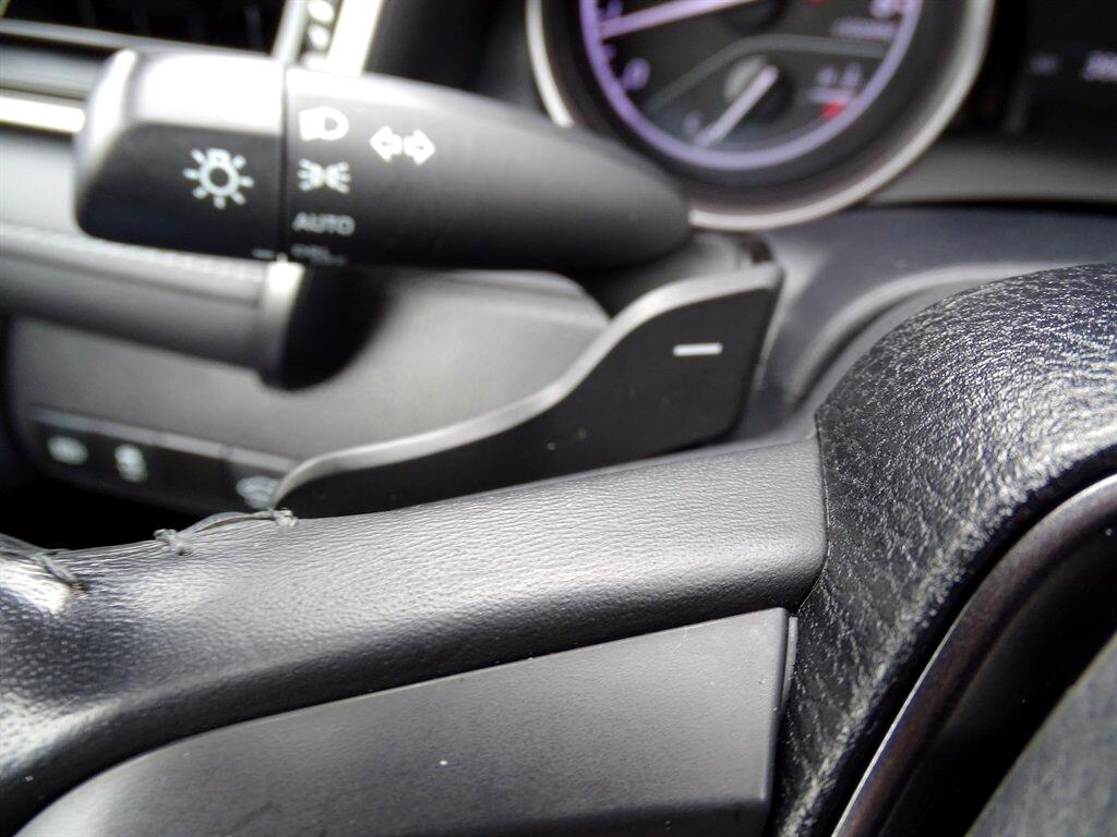 Toyota Camry Hybrid SE Nightshade CVT (Natl) 2023